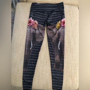 Teeki Elephant - like new M